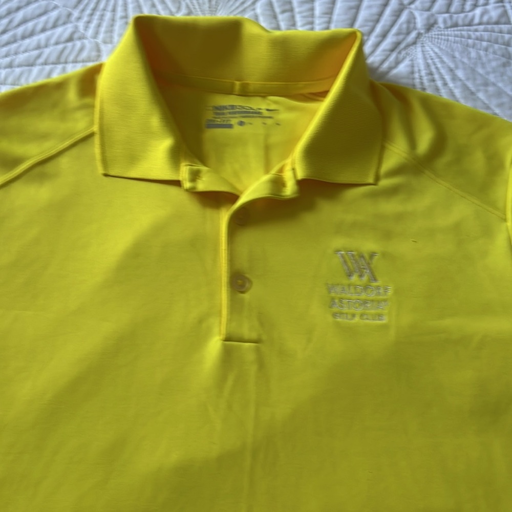 Mens M Nike yellow golf shirt